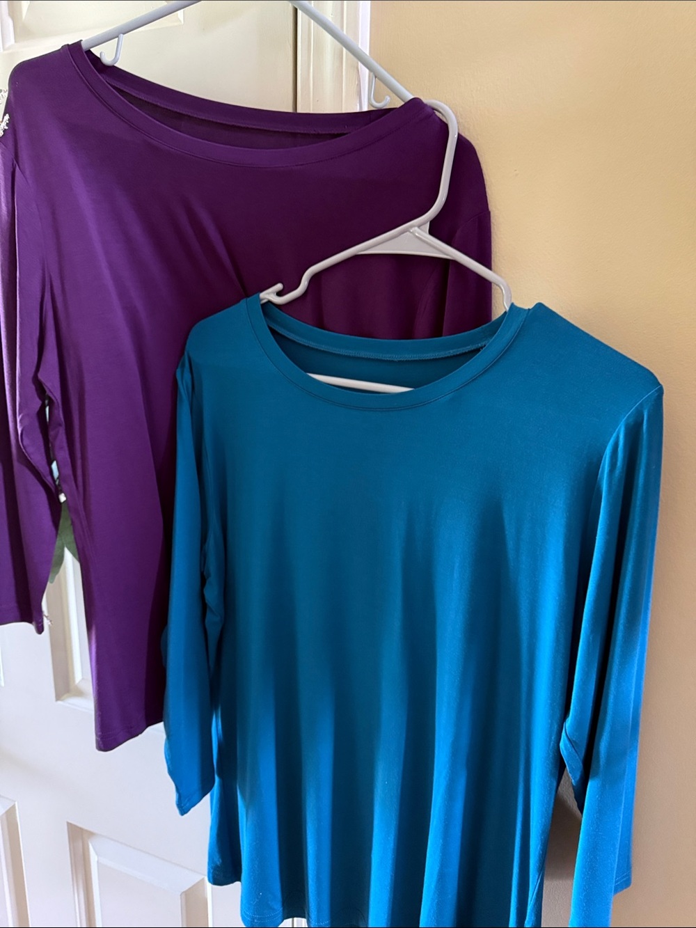 Women's 3/4 length Sleeve Crewneck Top in Teal and Purple. Size Large-Never worn